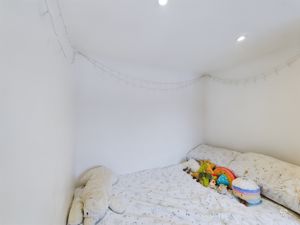 bed - click for photo gallery